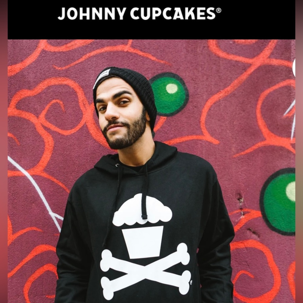 Johnny Cupcakes Boston classic crossbones pullover hoodie black Medium unisex